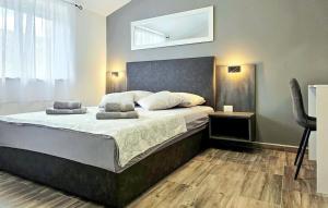 Katil atau katil-katil dalam bilik di Villa Lux with swimming pool +26 gambar