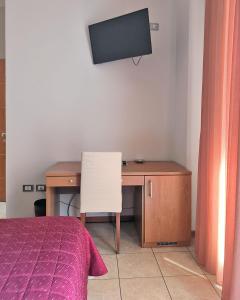 A television and/or entertainment centre at Al Flor