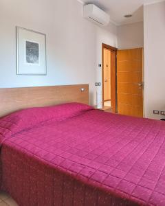 A bed or beds in a room at Al Flor
