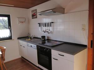Kuchyň nebo kuchyňský kout v ubytování FeWo Ahornweg