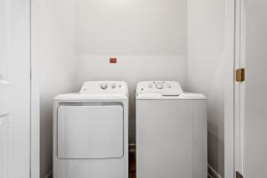 Foto da galeria de Modern Apt in Grant Park Steps from BeltLine with Free Secure Garage Parking em Atlanta