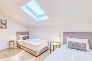 Ένα ή περισσότερα κρεβάτια σε δωμάτιο στο Dimora 2 BDR apartment with free private parking