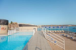 Bazén v ubytování Gillieru Harbour Hotel nebo v jeho okolí