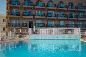 Bazén v ubytování Gillieru Harbour Hotel nebo v jeho okolí