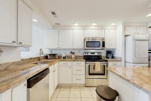 Nhà bếp/bếp nhỏ tại Sea Colony - 406 Annapolis House Rd