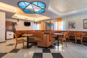 TV a/nebo společenská místnost v ubytování Albergo Bar Firi