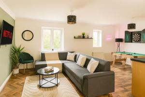 a living room with a couch and a table at Modern 2BR Aprt Sleeps 6 Parking ,Pet Welcome in Timperley