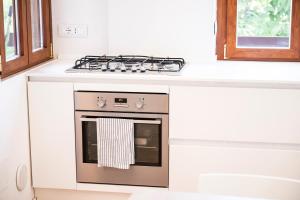 a kitchen with a stove top oven in a kitchen at Comfort Vista Mare - Alba sul Mare in Pescara