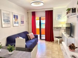 A television and/or entertainment centre at Vera Mar 9C - Primera linea con Parking y TV Sat