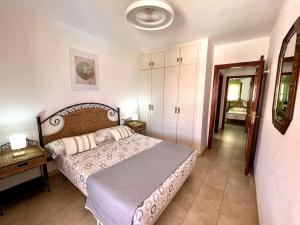 A bed or beds in a room at Vera Mar 9C - Primera linea con Parking y TV Sat