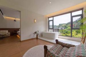 Mountain and Bamboo Holiday Homestay Zhangjiajie Forest Park Branch的休息区
