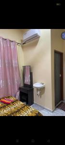 En eller flere senge i et værelse på Dya Homestay Pendang 2