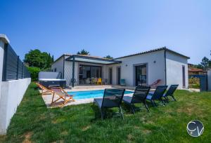 Πισίνα στο ή κοντά στο Villa moderne tout confort-Jacuzzi-Piscine