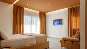Televisor o centre d'entreteniment de KRONOS Hotel Sarandë