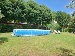 Piscina a Pace, Luminosità e Comodità a due passi dal Garda o a prop