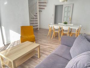 Posezení v ubytování Apartamento con Solarium by DV Properties #P5H3