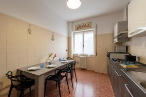 Køkken eller tekøkken på Portofino Spacious Apartment - AC - City Center