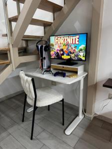 Telewizja i/lub zestaw kina domowego w obiekcie Figli Di Agata