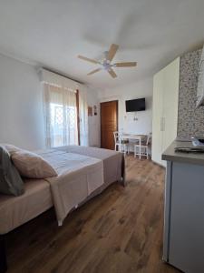 a bedroom with a bed and a ceiling fan at Nuovo Alloggio Cisanello in Pisa
