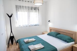a bedroom with a bed with two towels on it at Odore di mare in Ulcinj