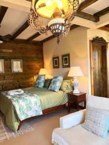 Una cama o camas en una habitación de Chamarel Mountain chalets