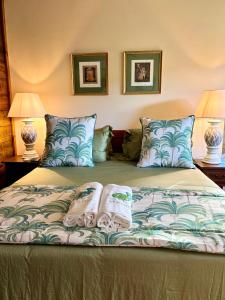 Una cama o camas en una habitación de Chamarel Mountain chalets