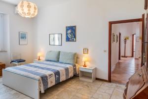 a bedroom with a bed and two lamps on tables at L'Elicriso in Castiglione della Pescaia