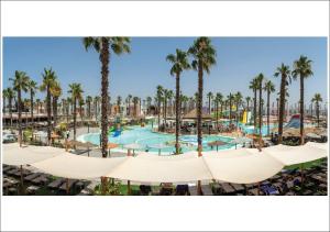 Bazén v ubytování ON City Resort All Inclusive Prime nebo v jeho okolí + 37 fotografií