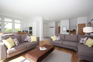 a living room with two couches and a table at House 47 in Talland