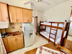 Кухня или мини-кухня в Xhou's Home
