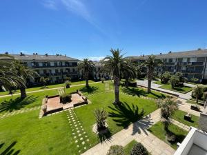 an aerial view of a park with palm trees and a building at Residence Leonardo sul mare in Silvi Marina