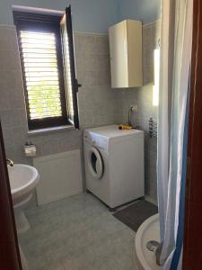 Kúpeľňa v ubytovaní Apartment F24 Stignano Favaco + 32 fotografií