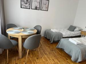 Łóżko lub łóżka w pokoju w obiekcie Apartament Centrum