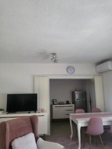 Η κουζίνα ή μικρή κουζίνα στο Apartman MM +7 φωτογραφίες