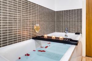 Φωτογραφία από το άλμπουμ του Luxury 2BR Near Bham Central, Parking, Desk & Coffee στο Μπέρμιγχαμ +79 φωτογραφίες
