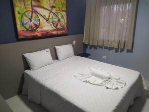 En eller flere senge i et værelse på Marupiara Suítes Muro alto Apts 319 e 224 + 40 billeder