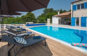 Bazén v ubytování Villa Blue Moon nebo v jeho okolí + 35 fotografií