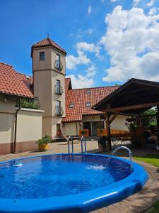 Bazén v ubytování Noclegi Węgierska Górka nebo v jeho okolí