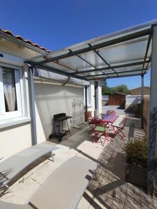 Een balkon of terras bij Gîte La Hutière près d'Ancenis