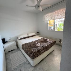Posteľ alebo postele v izbe v ubytovaní M&J Benalmadena Retreat + 37 fotografií