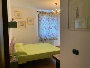 A bed or beds in a room at Casa Paola nel Chianti