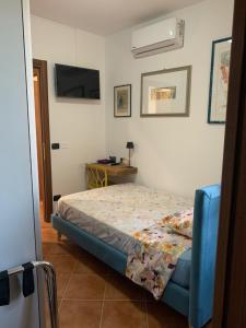 A bed or beds in a room at Casa Paola nel Chianti