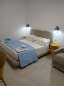 a bedroom with a bed with a blue blanket on it at HOME 23 apartament in Crotone