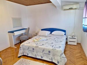 Posteľ alebo postele v izbe v ubytovaní Perica apartment and Perica room with separate entrance