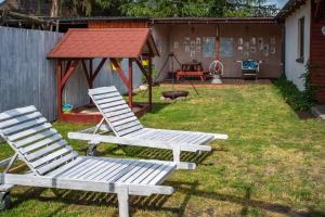 En have udenfor Domki U Marty - Domek Grażyna