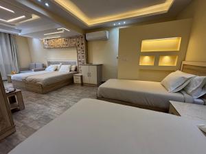 Cama o camas de una habitación en Hasan Pyramids Hotel