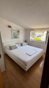 Posteľ alebo postele v izbe v ubytovaní Apartments Kapetanovi Dvori