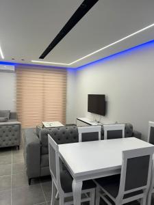 TV a/nebo společenská místnost v ubytování Shengjin Luxury apartment