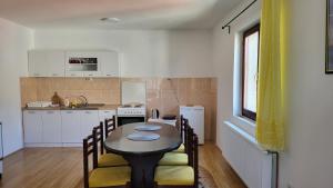a small kitchen with a table and chairs in a room at Apartman Jovanović in Bajina Bašta