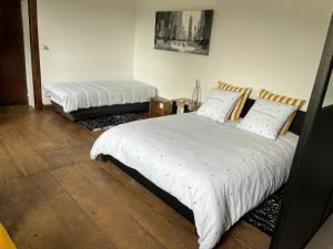 Postel nebo postele na pokoji v ubytování Chambre d'hôtes Domaine Cherps Spa et piscine